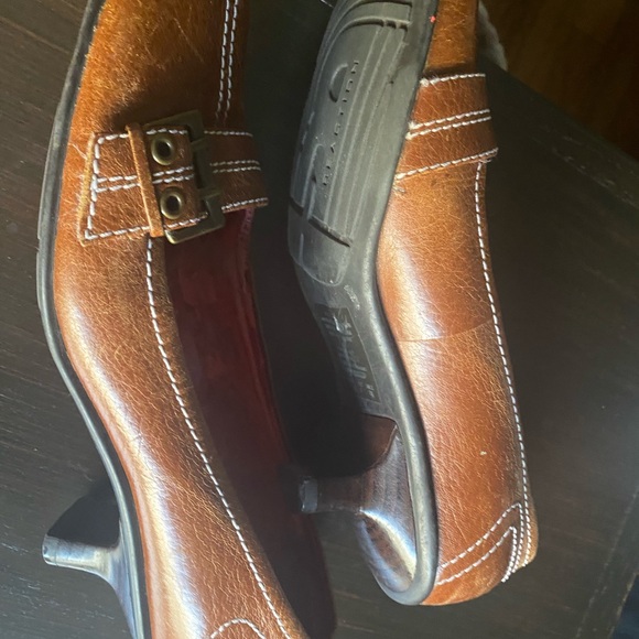 Kenneth Cole Reaction Leather pumps - Picture 6 of 11